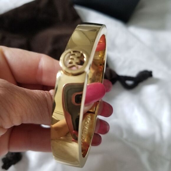 MICHAEL KORS GOLD COLOR BRACELET WITH LOGO PLAQUE WITH ORIGINAL BOX - Picture 16 of 16